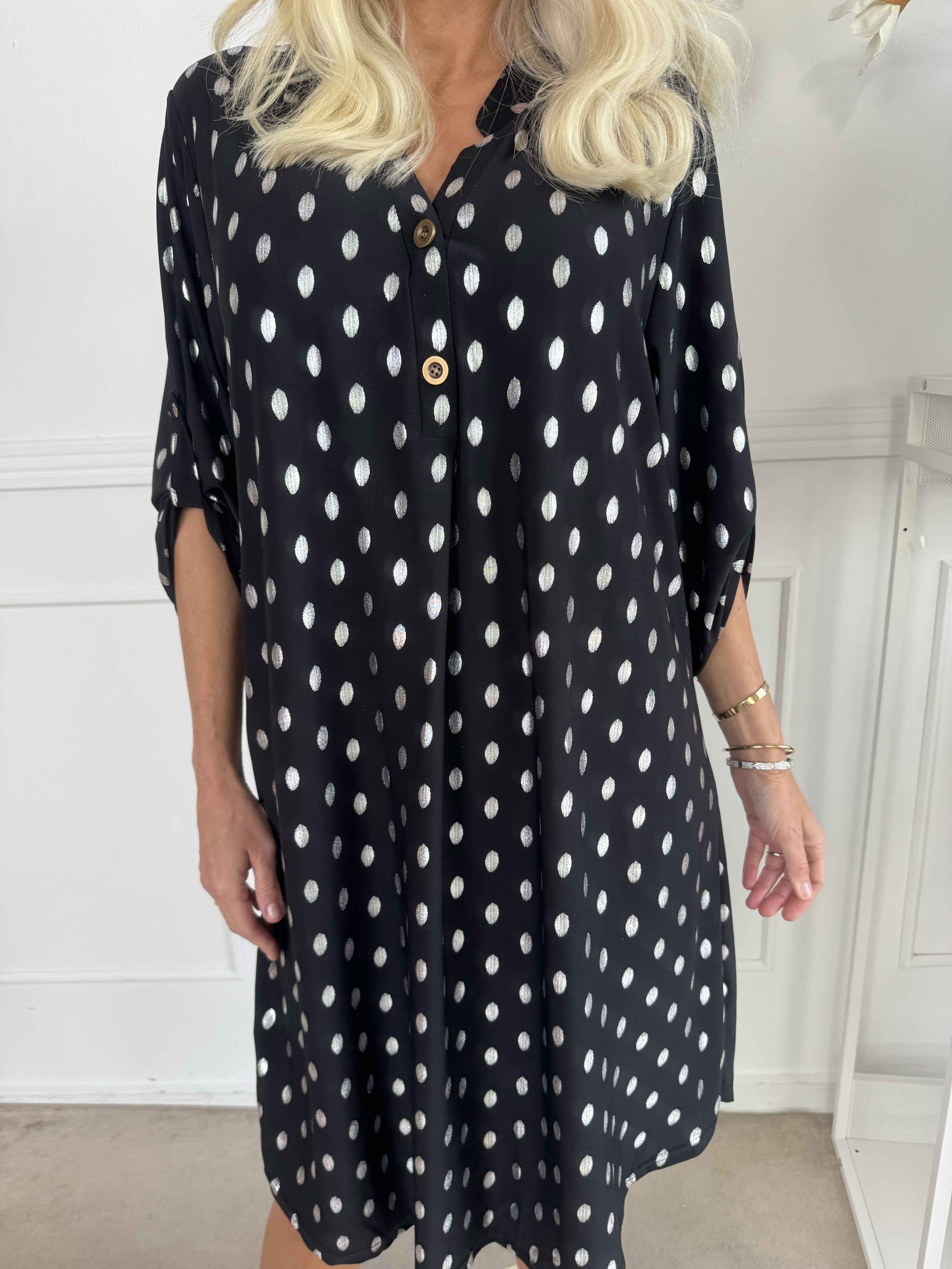 Ebba Silver Long - Elastisk kjole med sølv prikker